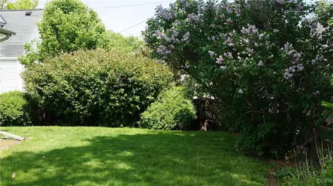 433 Maple Rd, Hellertown, PA 18055 photo 6