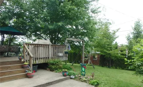 875 Willow Rd, Hellertown, PA 18055 photo 12