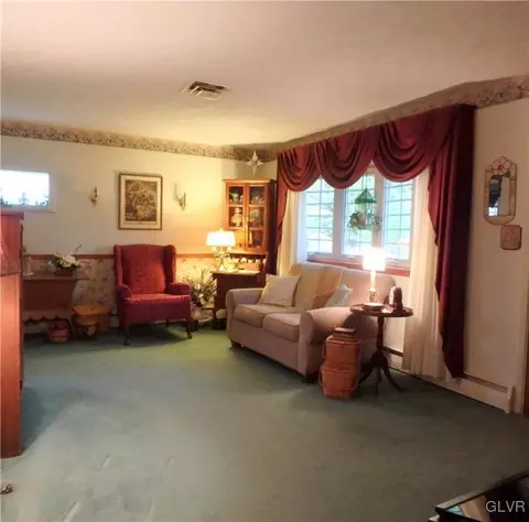 875 Willow Rd, Hellertown, PA 18055 photo 2