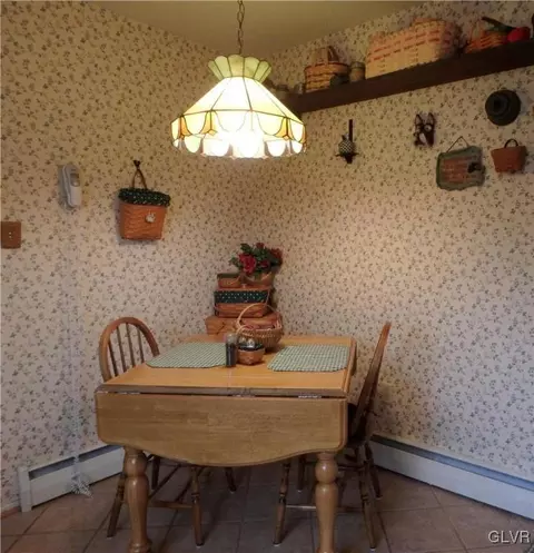 875 Willow Rd, Hellertown, PA 18055 photo 5