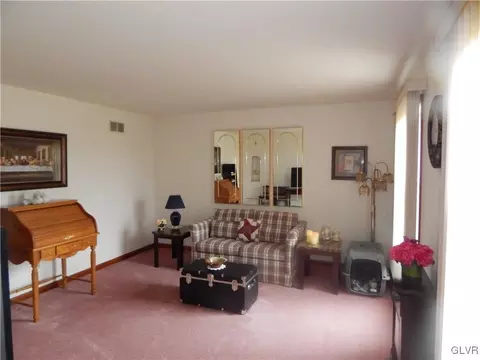 2447 Fox Rd, Bath, PA 18014 photo 12