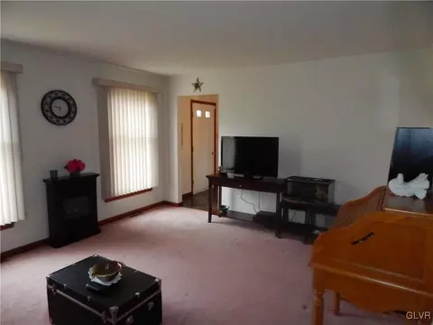 2447 Fox Rd, Bath, PA 18014 photo 13
