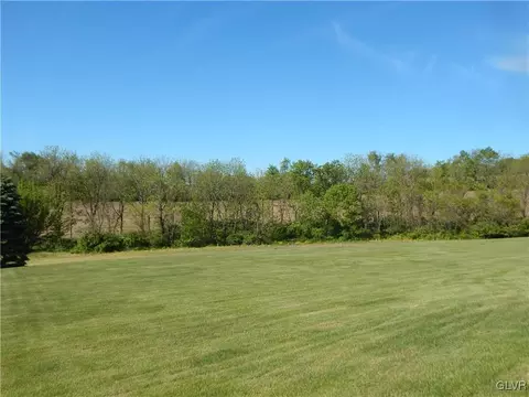 2447 Fox Rd, Bath, PA 18014 photo 6