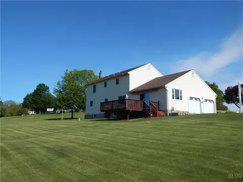 2447 Fox Rd, Bath, PA 18014 photo 7