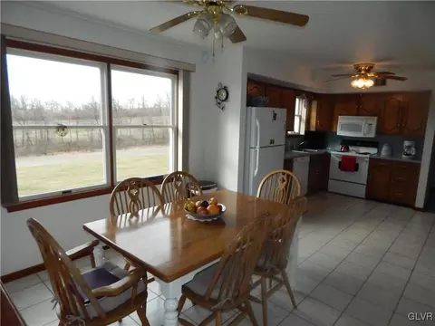 2447 Fox Rd, Bath, PA 18014 photo 11