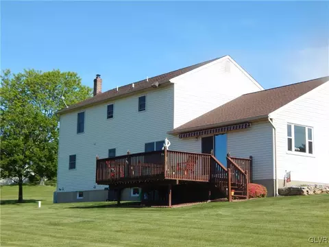 2447 Fox Rd, Bath, PA 18014 photo 8
