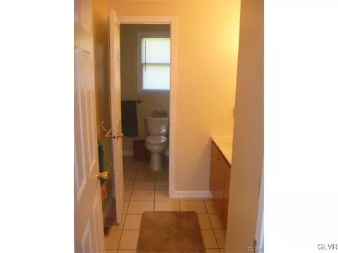 523 Easter Ter, Bath, PA 18014 photo 10