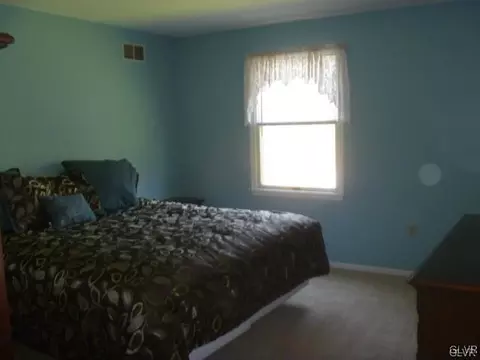 523 Easter Ter, Bath, PA 18014 photo 7