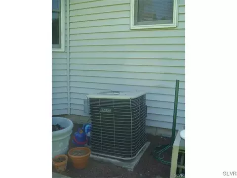 523 Easter Ter, Bath, PA 18014 photo 21