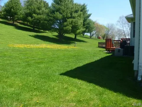 523 Easter Ter, Bath, PA 18014 photo 17