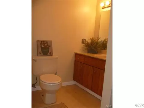523 Easter Ter, Bath, PA 18014 photo 14