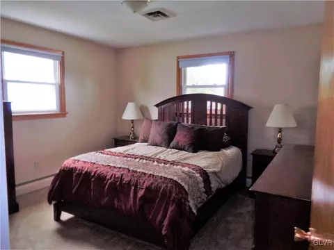 1077 New Jersey Ave, Hellertown, PA 18055 photo 12