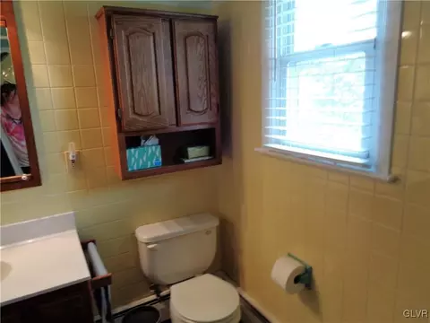 1077 New Jersey Ave, Hellertown, PA 18055 photo 18