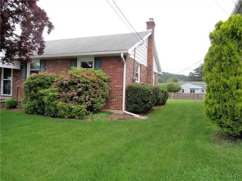 1077 New Jersey Ave, Hellertown, PA 18055 photo 3