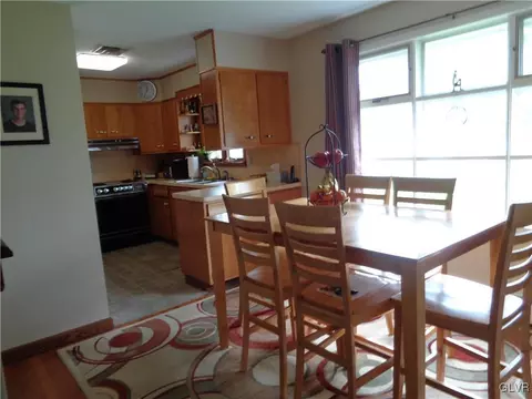 1077 New Jersey Ave, Hellertown, PA 18055 photo 9