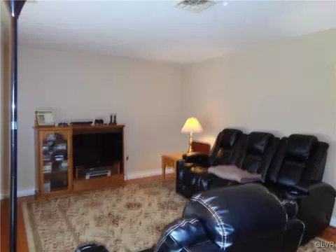 1077 New Jersey Ave, Hellertown, PA 18055 photo 7