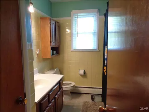 1077 New Jersey Ave, Hellertown, PA 18055 photo 16