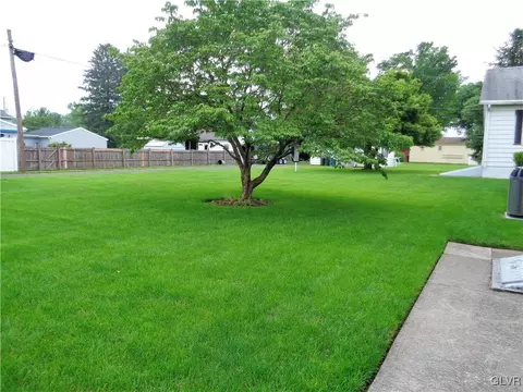 1077 New Jersey Ave, Hellertown, PA 18055 photo 5