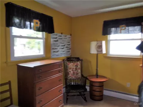 1077 New Jersey Ave, Hellertown, PA 18055 photo 14