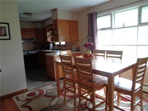 1077 New Jersey Ave, Hellertown, PA 18055 photo 8