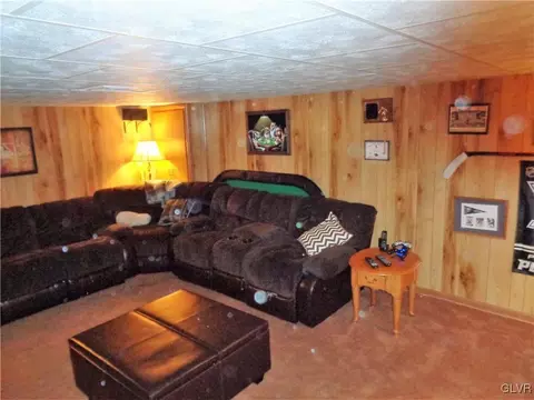 1077 New Jersey Ave, Hellertown, PA 18055 photo 21