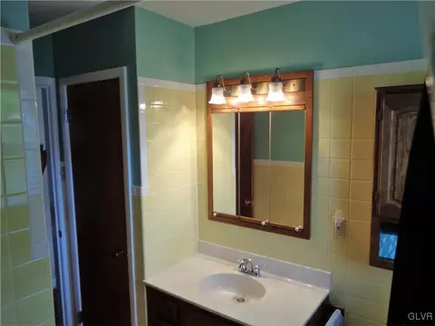 1077 New Jersey Ave, Hellertown, PA 18055 photo 17