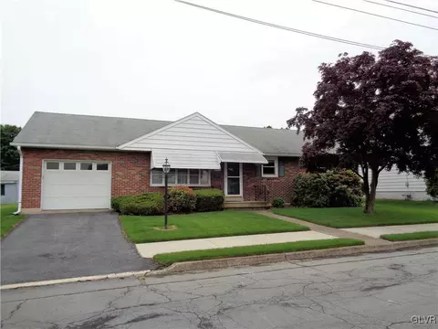 1077 New Jersey Ave, Hellertown, PA 18055 photo 1