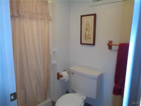 1077 New Jersey Ave, Hellertown, PA 18055 photo 23