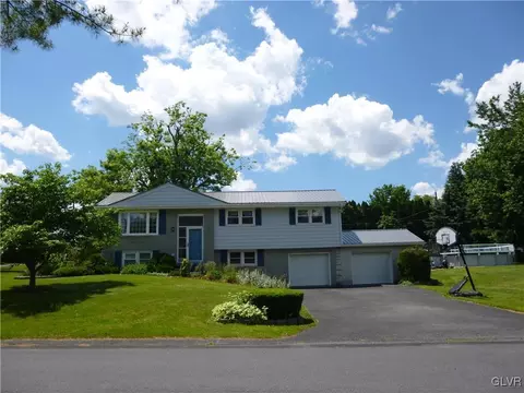 6715 Apache Ln, Bethlehem, PA 18017 photo 1