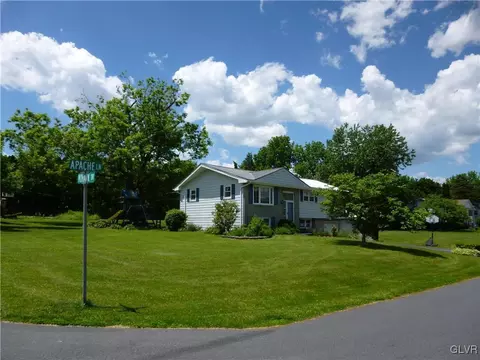 6715 Apache Ln, Bethlehem, PA 18017 photo 2