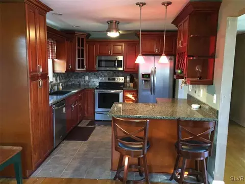 6715 Apache Ln, Bethlehem, PA 18017 photo 3