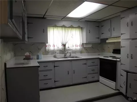 511 E Main St, Bath, PA 18014 photo 5