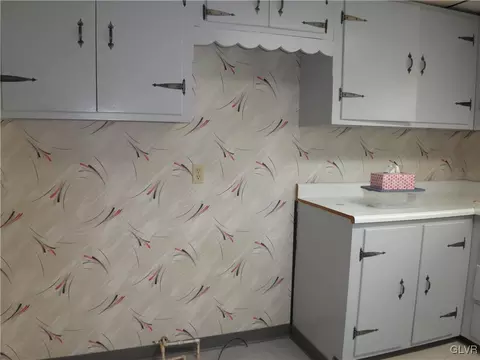 511 E Main St, Bath, PA 18014 photo 6
