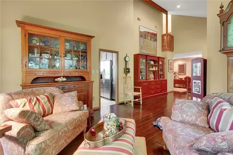 409 Arrowhead Trl, Sinking Spring, PA 19608 photo 5