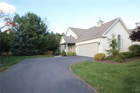 1015 Stone Stack Dr, Bethlehem, PA 18015 photo 3