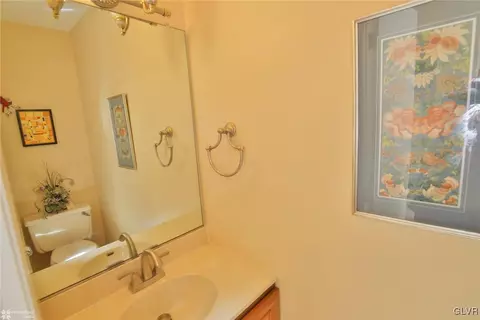 2880 Greenleaf Ct, Bethlehem, PA 18017 photo 9