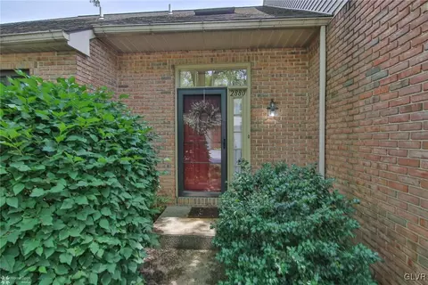 2880 Greenleaf Ct, Bethlehem, PA 18017 photo 2