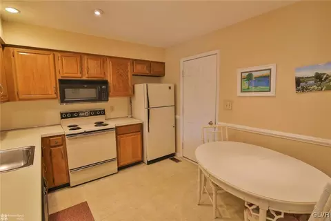 2880 Greenleaf Ct, Bethlehem, PA 18017 photo 7