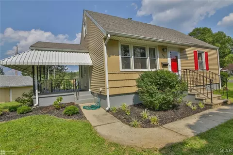 501 E Saucon St, Hellertown, PA 18055 photo 2