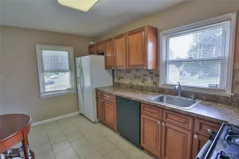 501 E Saucon St, Hellertown, PA 18055 photo 13