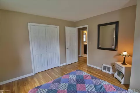 501 E Saucon St, Hellertown, PA 18055 photo 7
