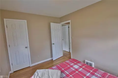 501 E Saucon St, Hellertown, PA 18055 photo 9