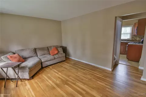 501 E Saucon St, Hellertown, PA 18055 photo 5