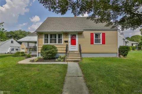 501 E Saucon St, Hellertown, PA 18055 photo 1