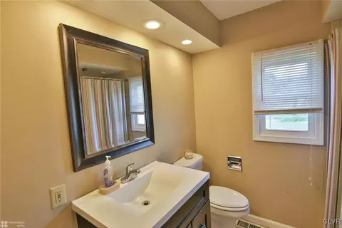 501 E Saucon St, Hellertown, PA 18055 photo 10