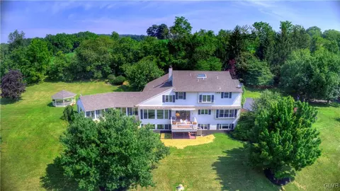 8495 Sickle Rd, Bath, PA 18014 photo 2