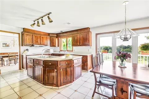 8495 Sickle Rd, Bath, PA 18014 photo 4