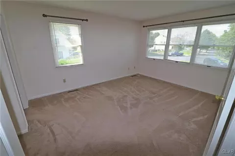 5513 Jaclyn Ln, Bethlehem, PA 18017 photo 19