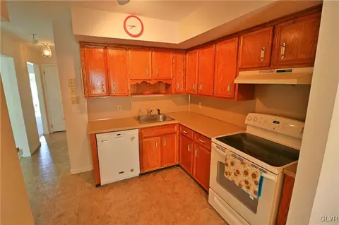 5513 Jaclyn Ln, Bethlehem, PA 18017 photo 6