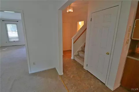 5513 Jaclyn Ln, Bethlehem, PA 18017 photo 9